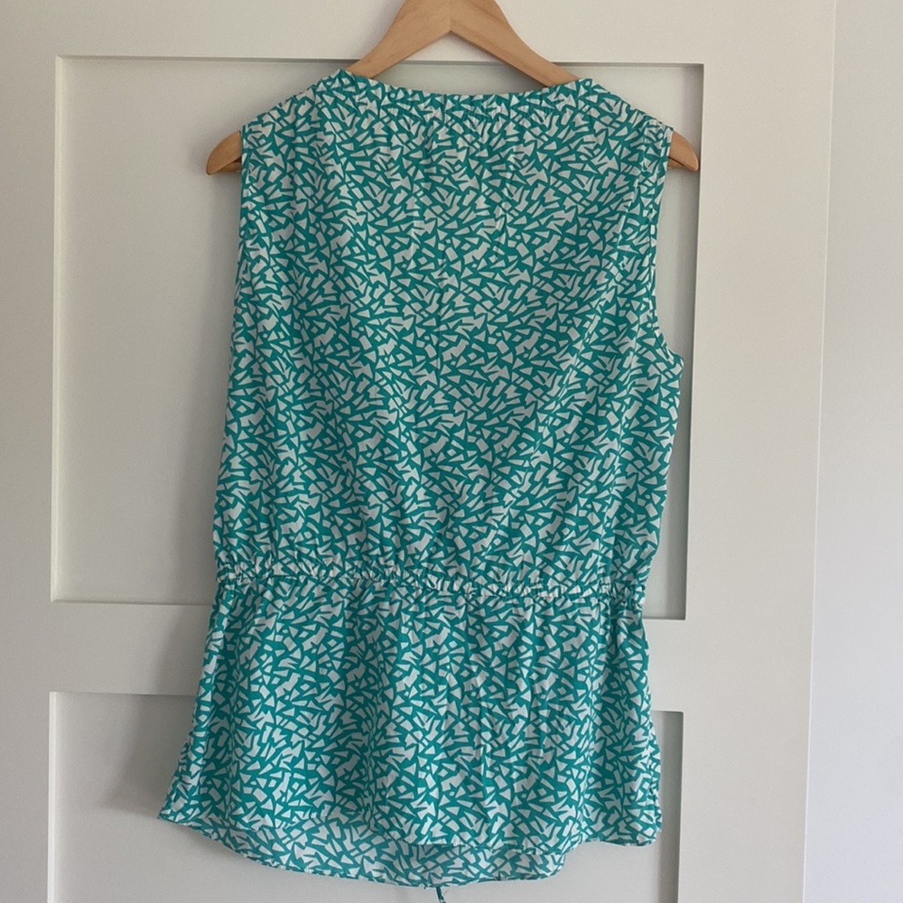 Banana Republic size M sleeveless blouse. - Picture 2 of 3